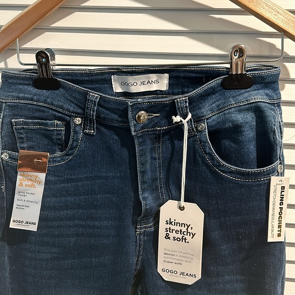 NWT GOGO Jeans, Skinny, Stretchy, & Soft with Bling Pocket design and bootcut. - Picture 2 of 6